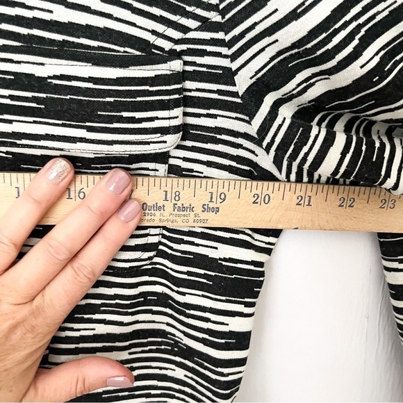 Chico’s Womens Blazer Jacket Black & White Printed Size 1 (8) Open Front Stretch - Picture 5 of 6